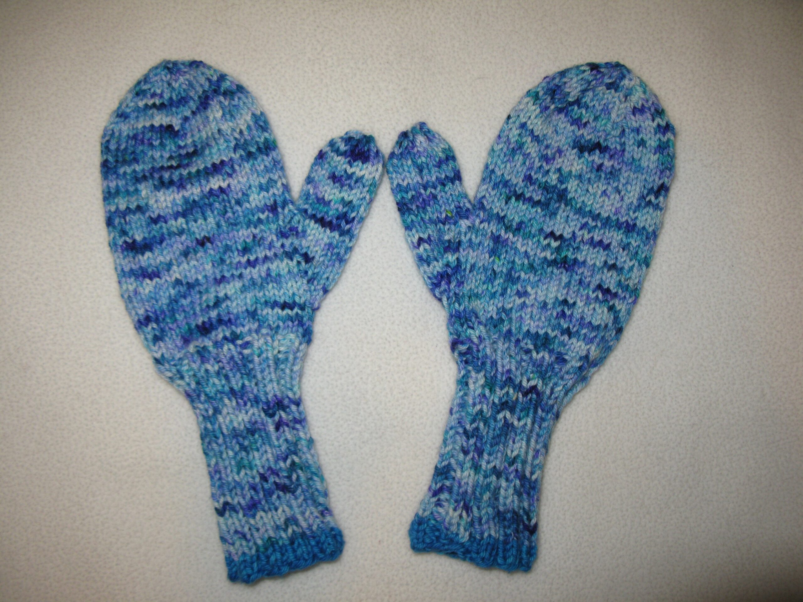 Hand Knit wool beanie and matching mittens - blue speckles - merino wool and cashmere - Image 5